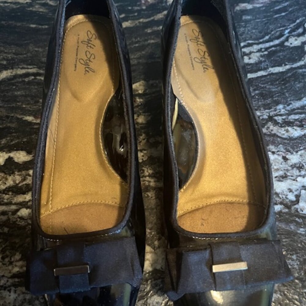 Soft Style / Hush Puppies black patent leathers,  1 1/4 " heel, size 9